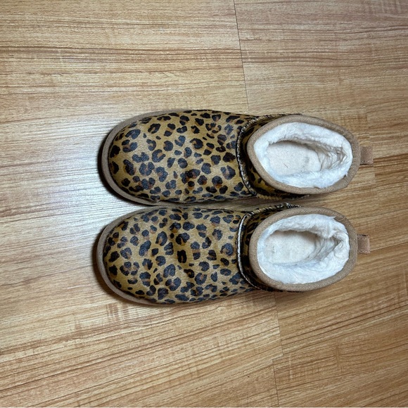 Ugg Shorty Calf Hair Leopard Print Mini Boots - Picture 3 of 13